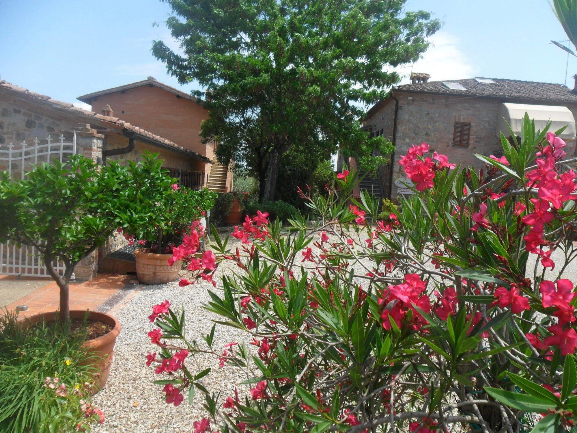 Fullino Nero Rta - Residenza Turistico Alberghiera เซียนา ภายนอก รูปภาพ
